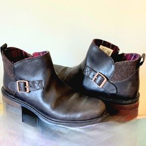 Merrell size 8 Legacy Chelse brown booties